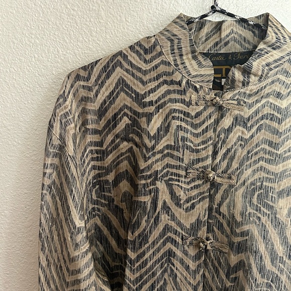 Carter & Teri Abstract Silk Tunic Button Down Blouse Women’s Size L - Picture 5 of 8